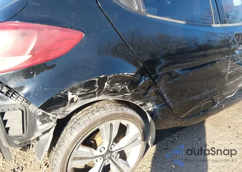 2012 Hyundai Veloster Base W/Red/Black z USA, uszkodzony, nr VIN KMHTC6AD6CU074895